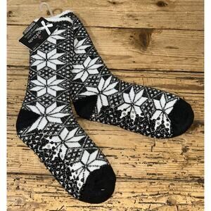 Cuddl Duds Womens Size 4-10 Black/White Snowflakes Double Layer Lounge Socks NWT